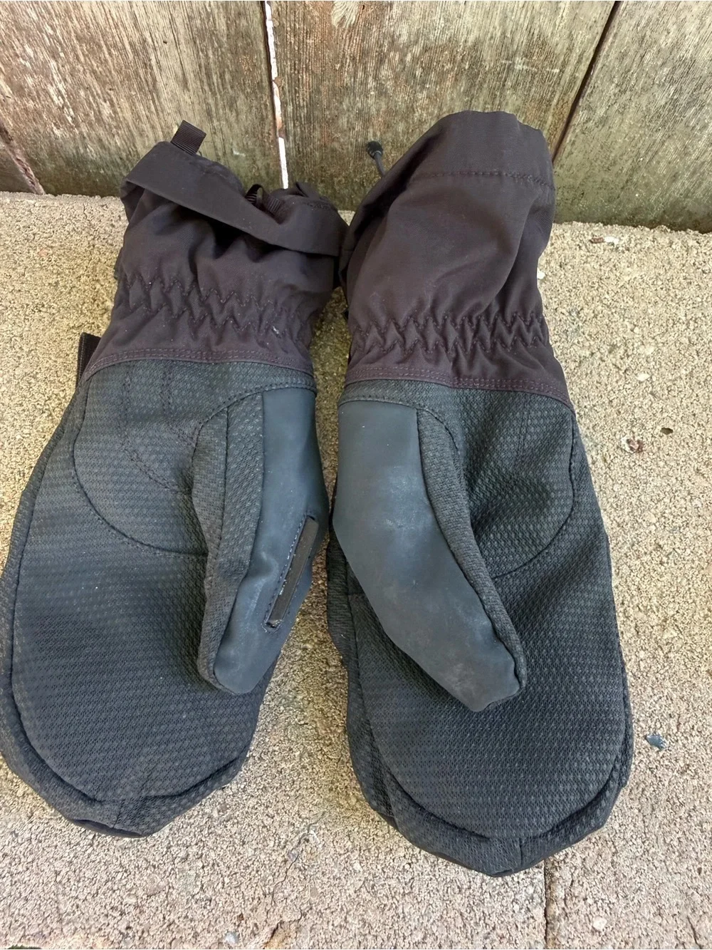 The North Face Kids Youth Black Insulated Mittens Gloves Size Large